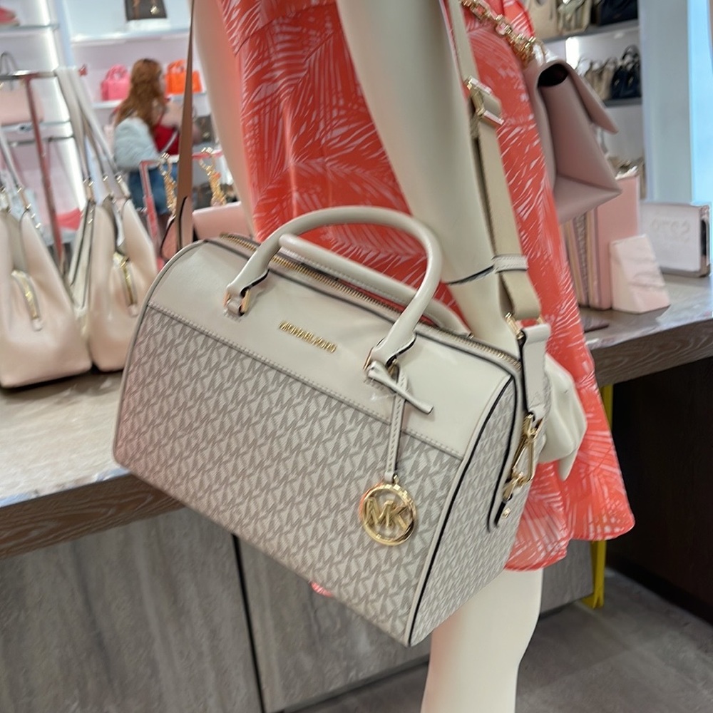 Michael Kors med Duffel Travel - Leather/Coated
35S2GTFU2B
Light Cream Multi
NWT - Picture 11 of 16